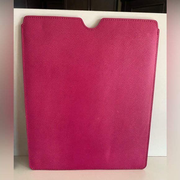 Cynthia Rowley Genuine Saffiano Leather IPad/Tablet Sleeves - Picture 4 of 8